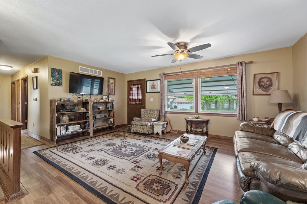 2124_Palmer_Cir (7 of 32)