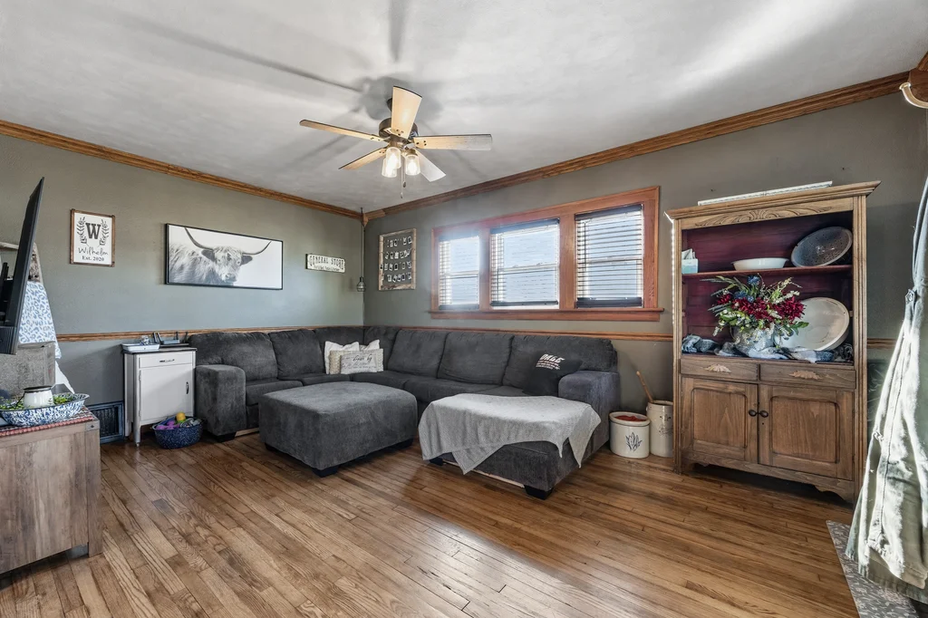 503_2nd_St_E (4 of 31)