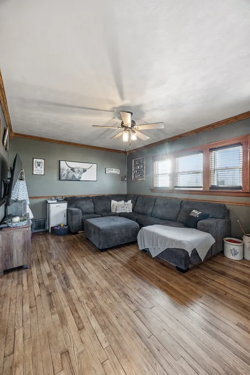 503_2nd_St_E (5 of 31)