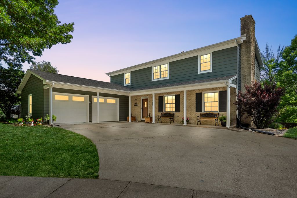 3_Crestwood_Cir (1 of 59)