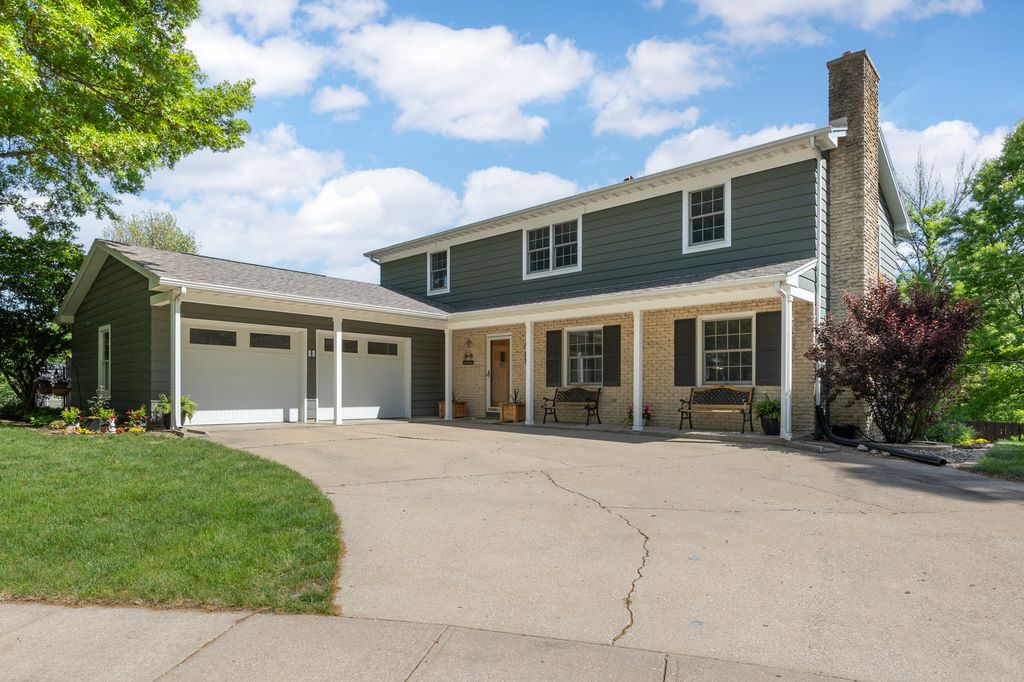 3_Crestwood_Cir (2 of 59)