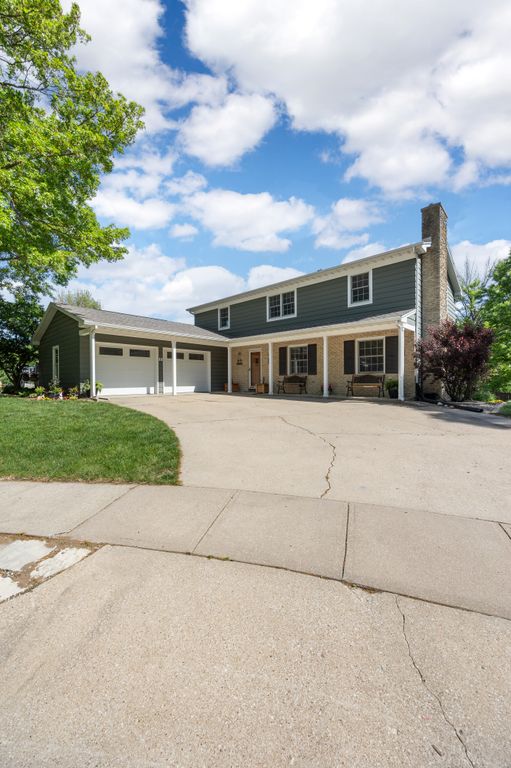 3_Crestwood_Cir (3 of 59)