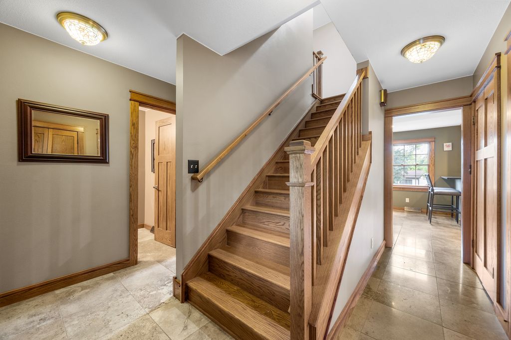3_Crestwood_Cir (4 of 59)