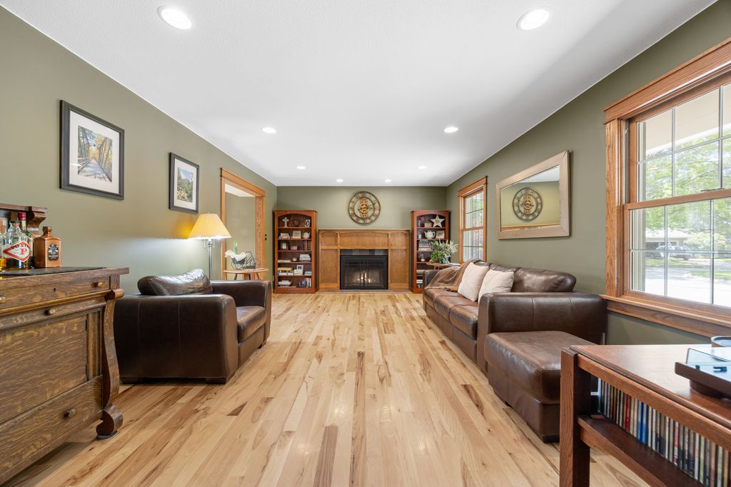 3_Crestwood_Cir (6 of 59)