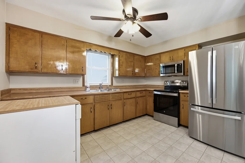 218_La_Salle_Dr_SW-09