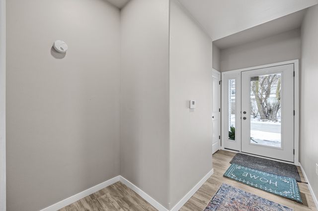 282_Kenneth_Dr (3 of 35)