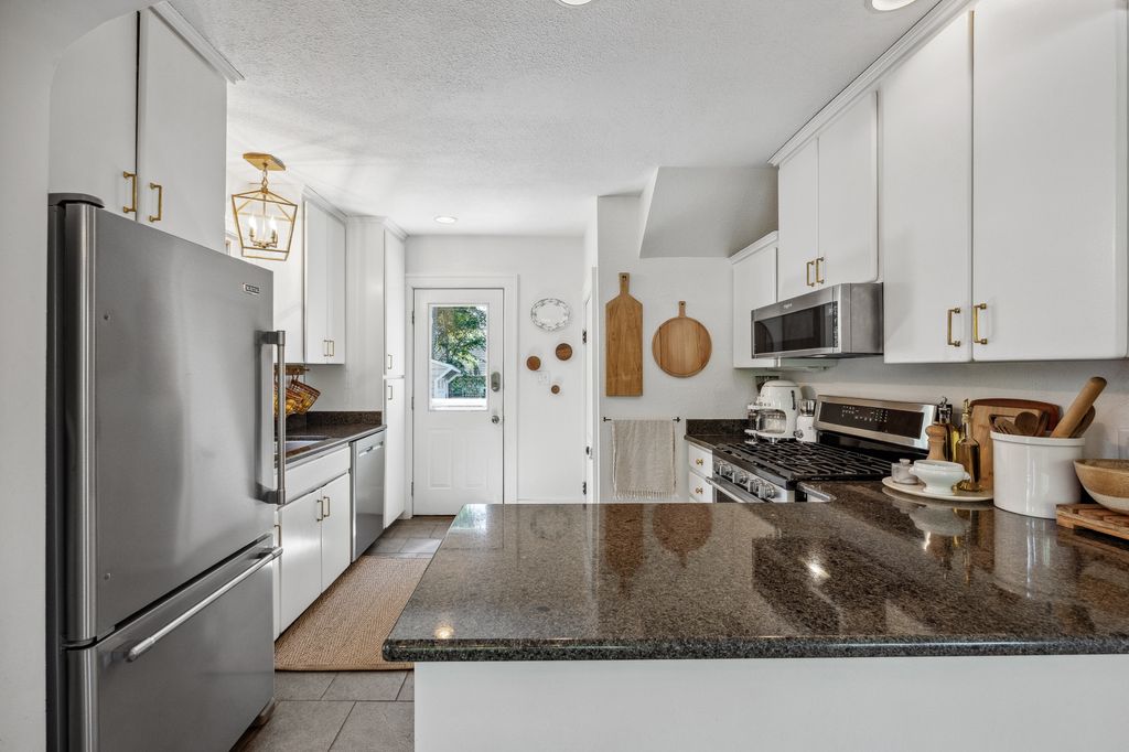 1301_Yewell_St (10 of 25)