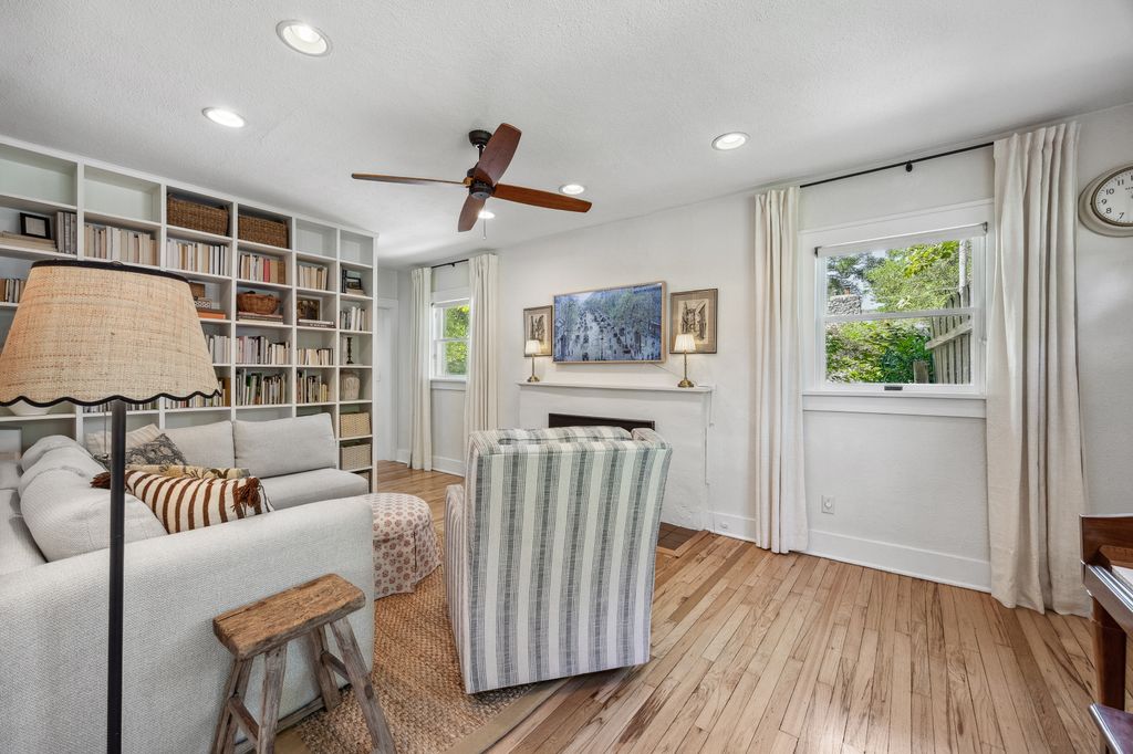 1301_Yewell_St (4 of 25)