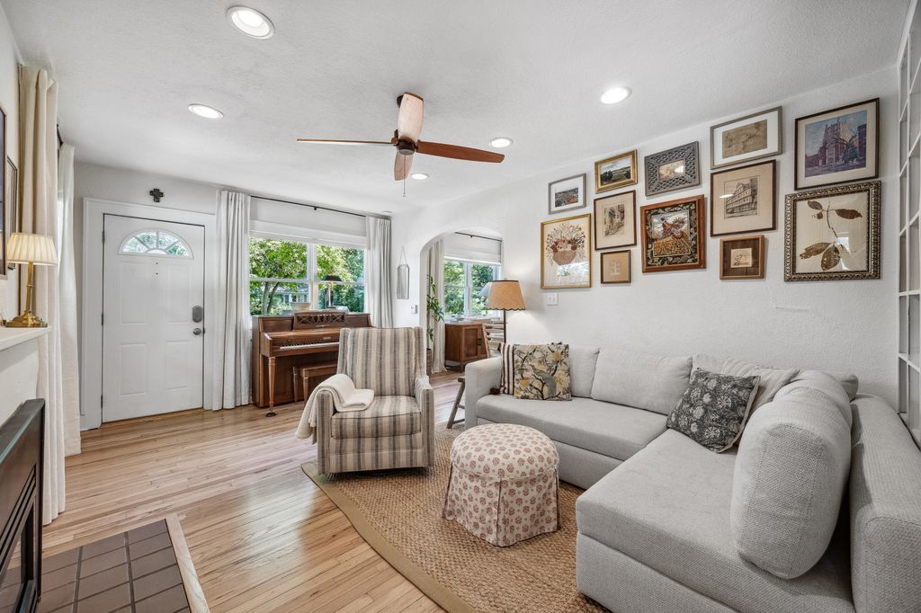 1301_Yewell_St (5 of 25)