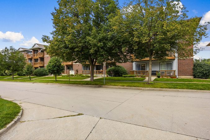 556_Westside_Dr-02 EDIT