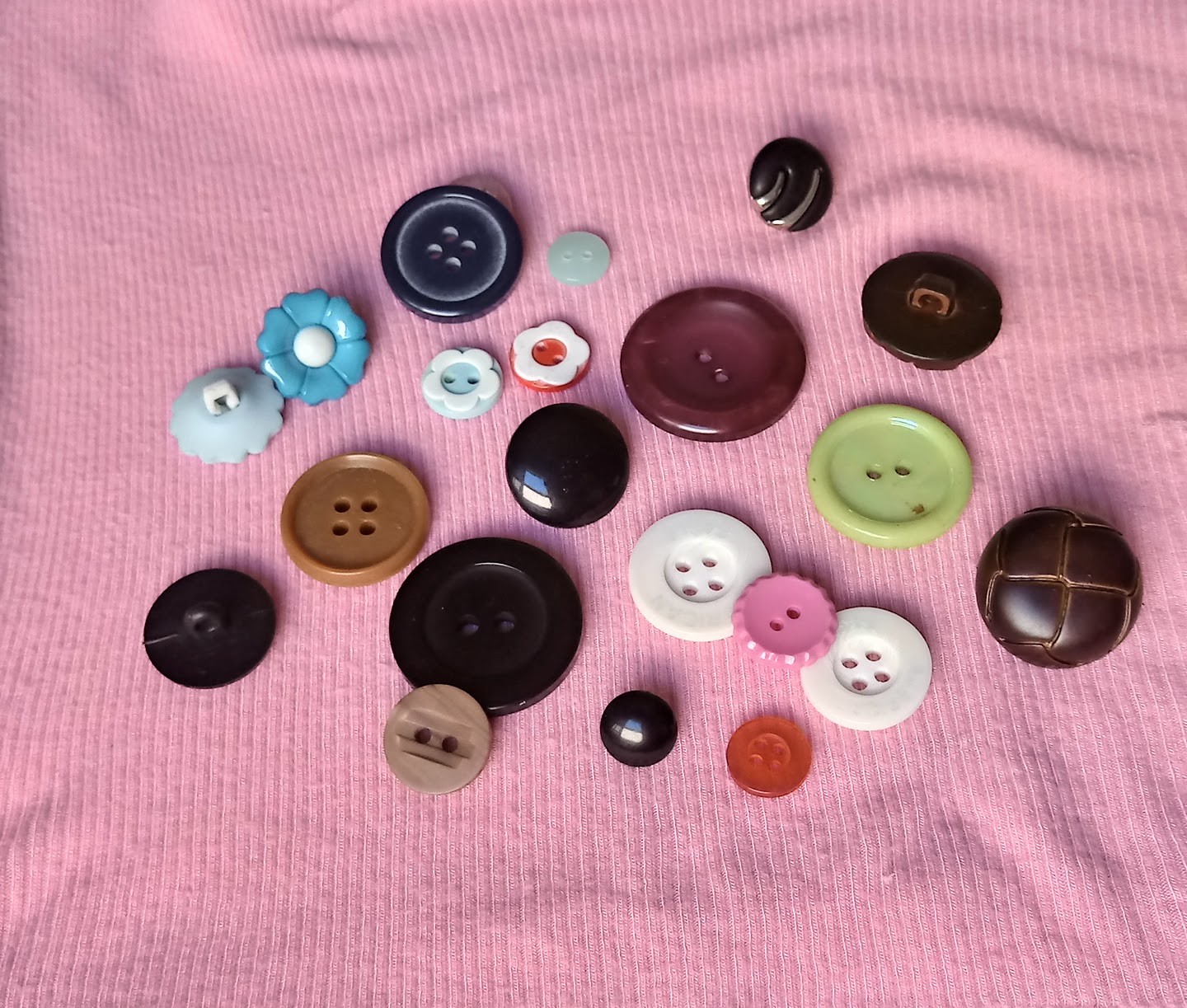 Cómo pegar botones a mano y en máquina de coser - Tipos de botones