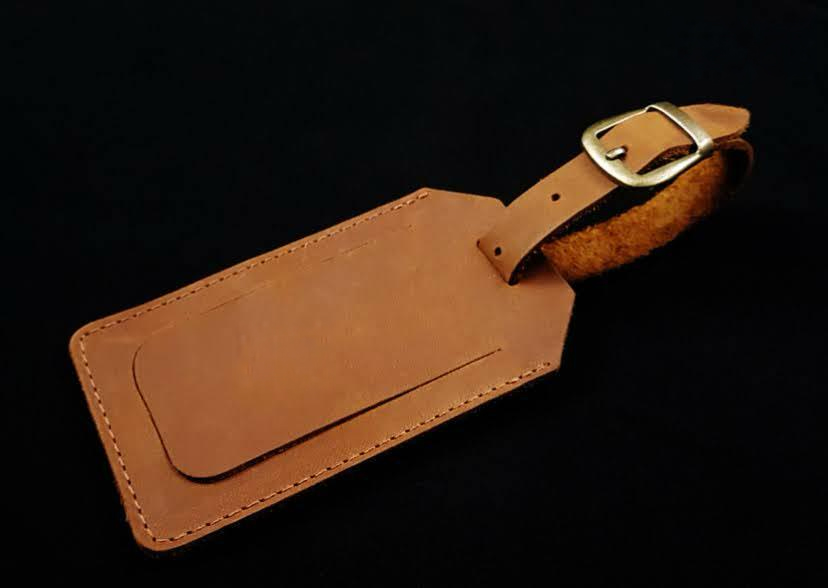 HANG TAG CUERO NATURAL — producto del catálogo GF Group