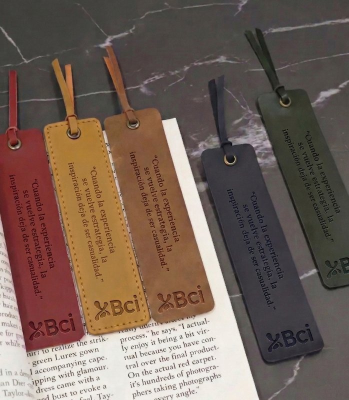 Marcador Libro Cuero