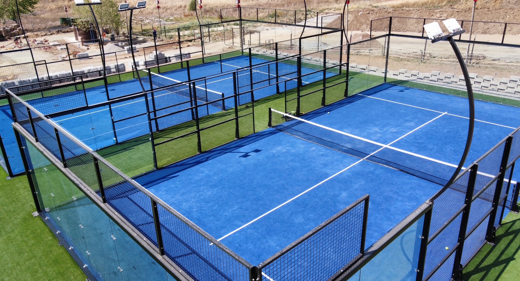 Deck and Dam Padel logo