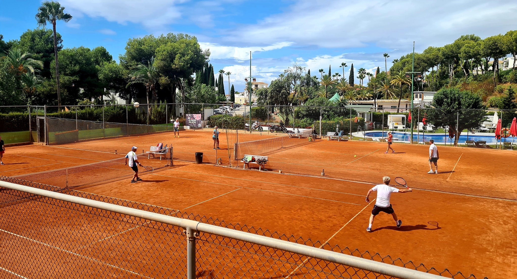 Miraflores Tennis Club logo