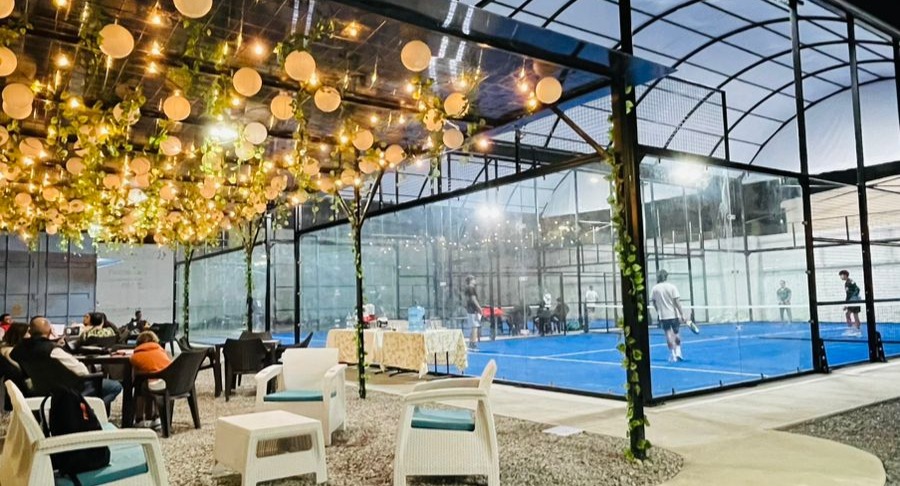 Momentum Padel Center logo