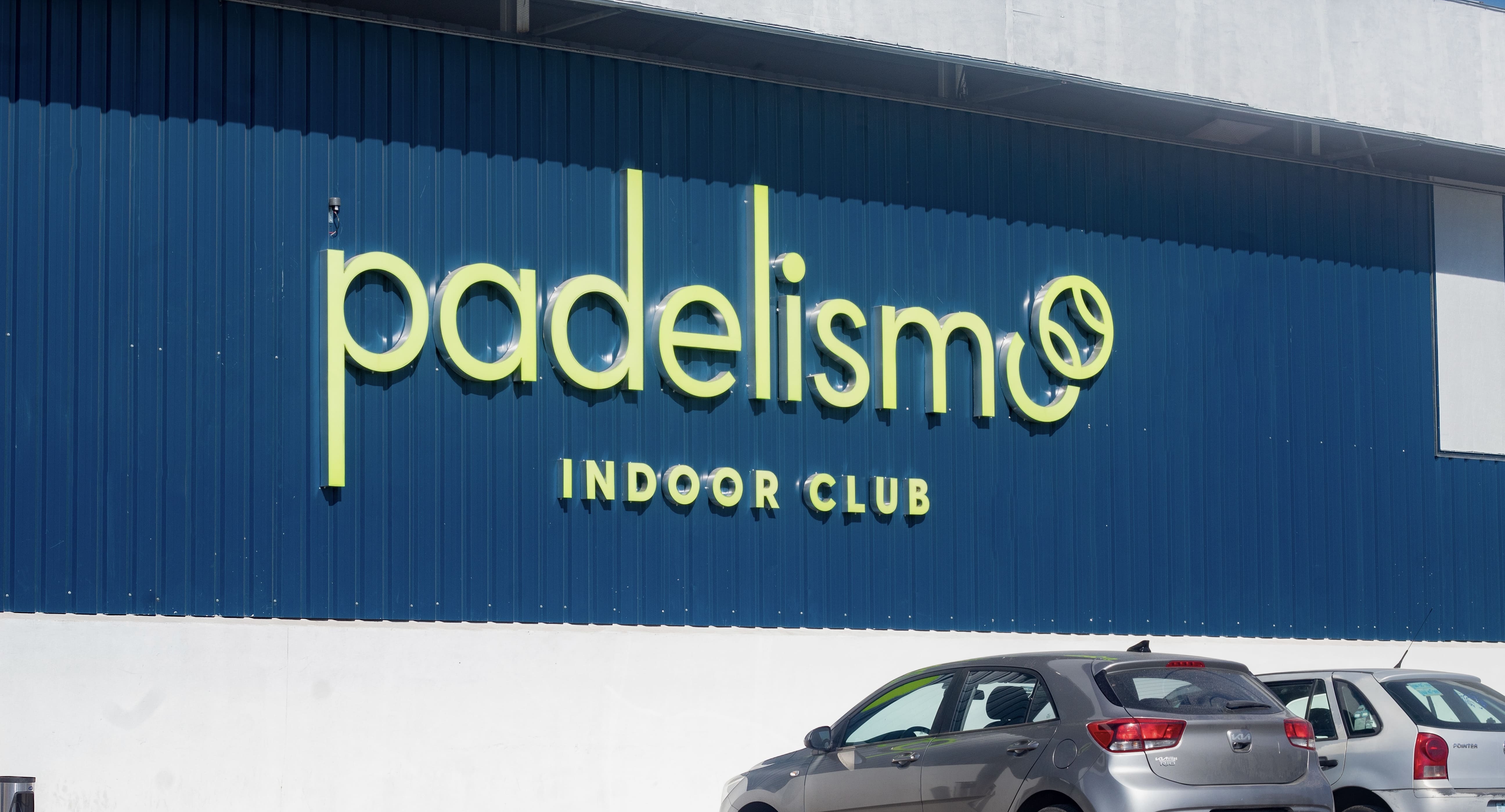 Padelismo Indoor Padel Club logo