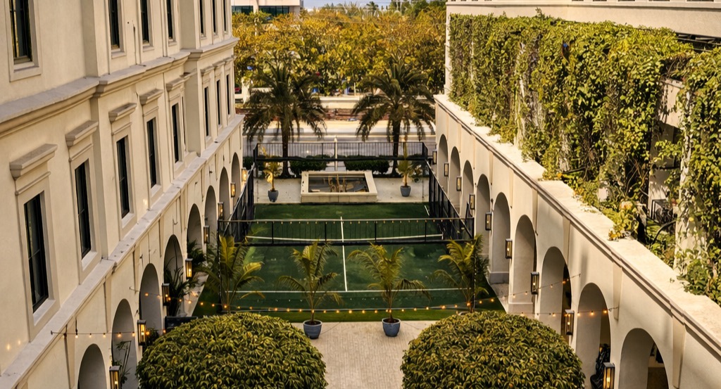 Privé Padel at Thesis logo