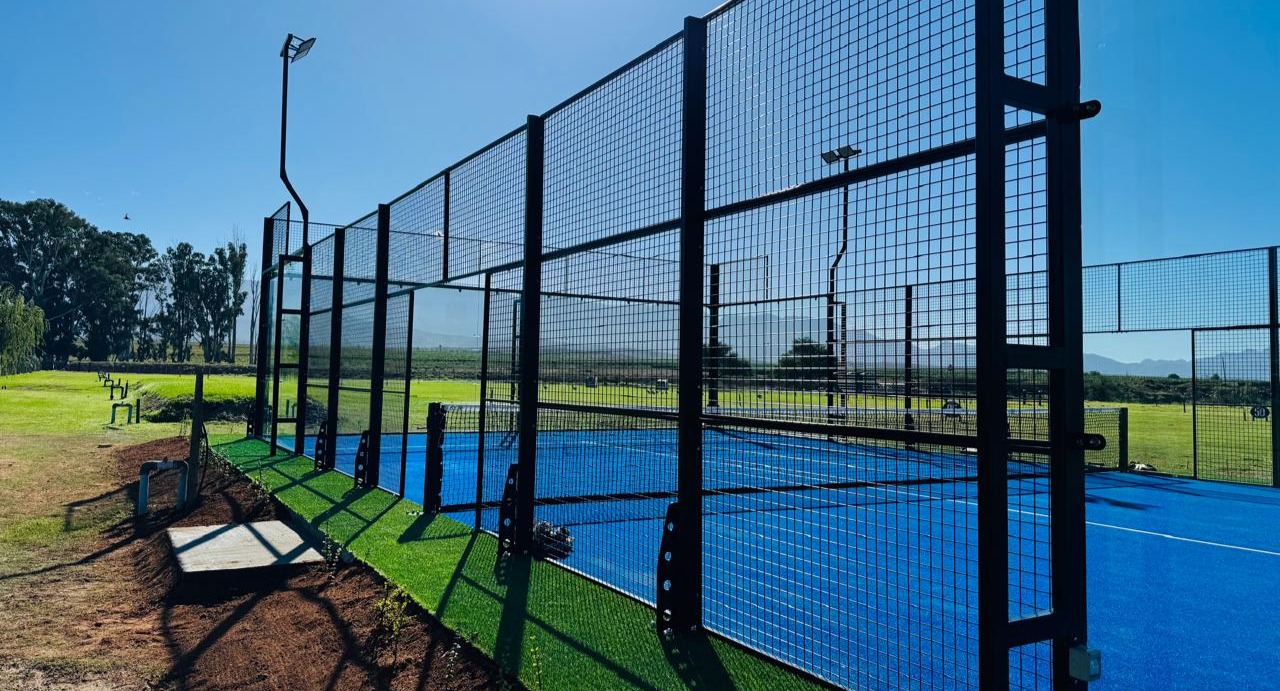 Robertson Padel logo