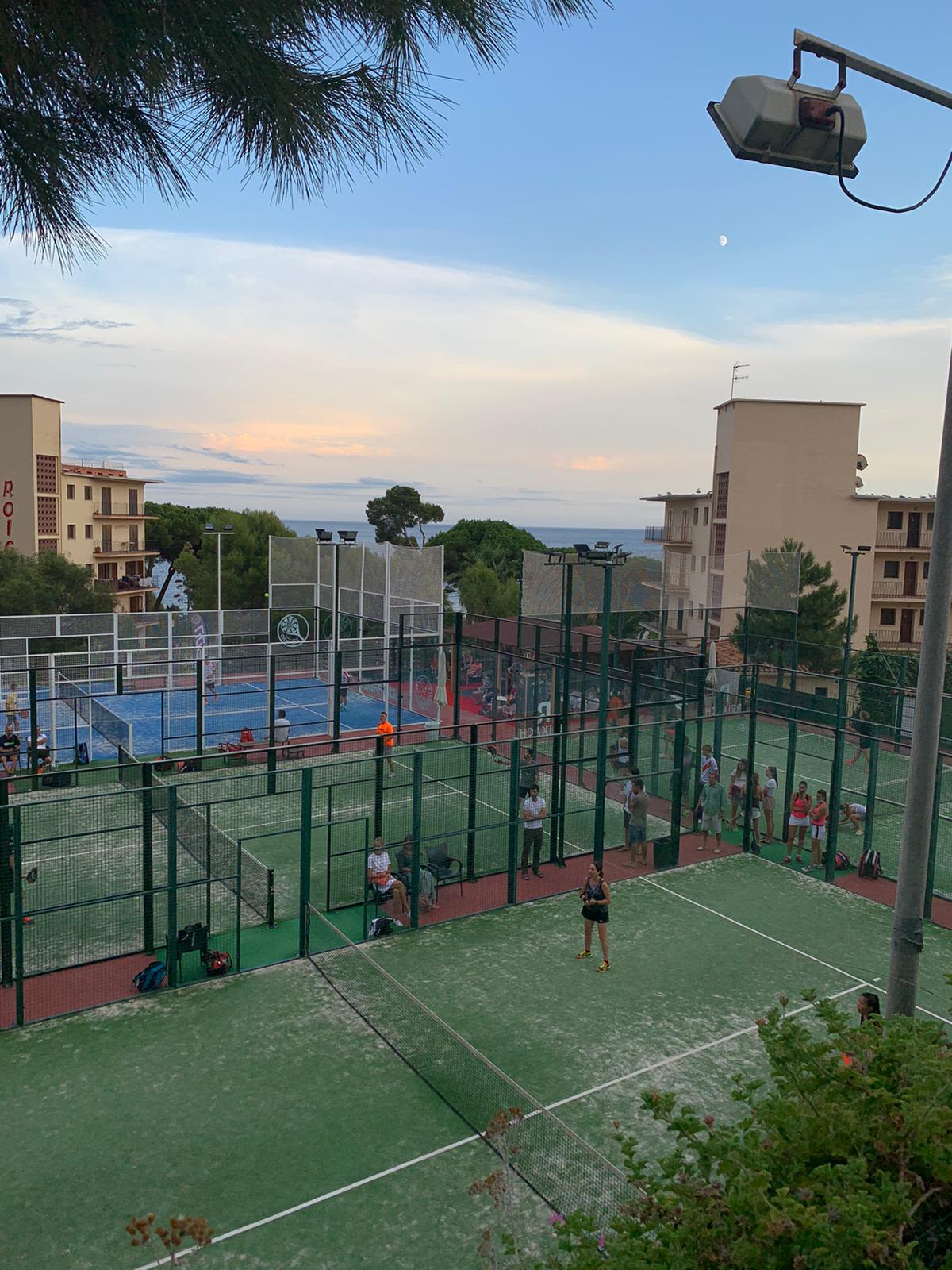Tenis Pádel Cap Roig logo