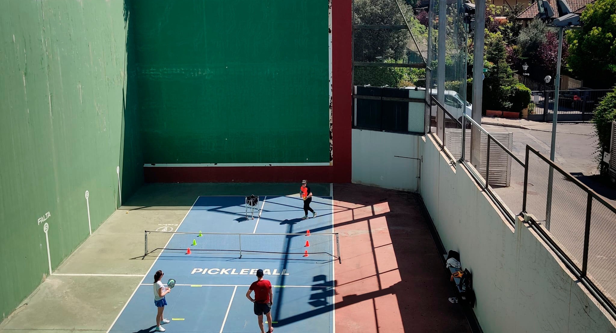 White Flakes Padel Center logo