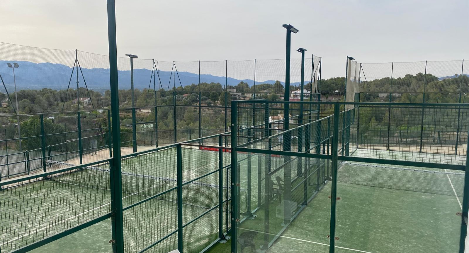 SMASH SPORT CENTER 