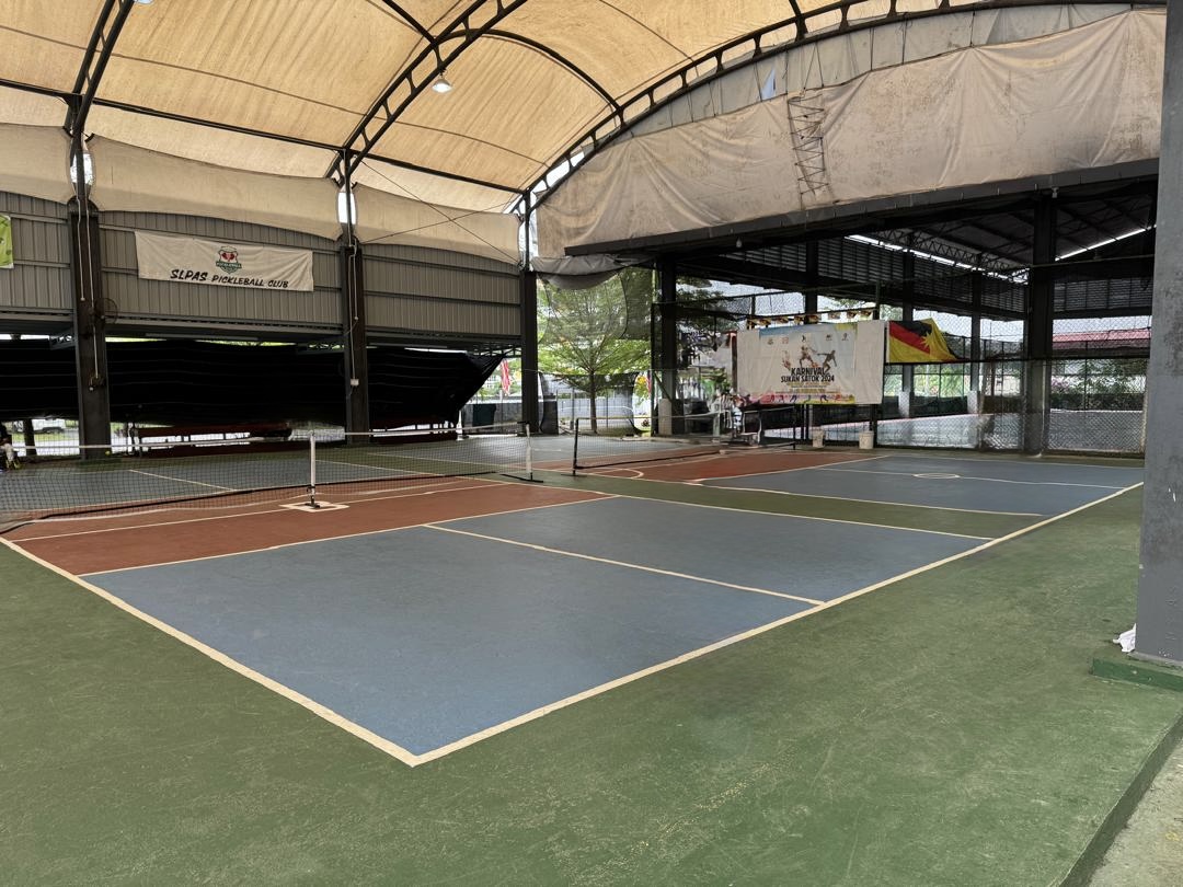 Kompleks Sukan Satok @ Padang SLPAS - Photo 1