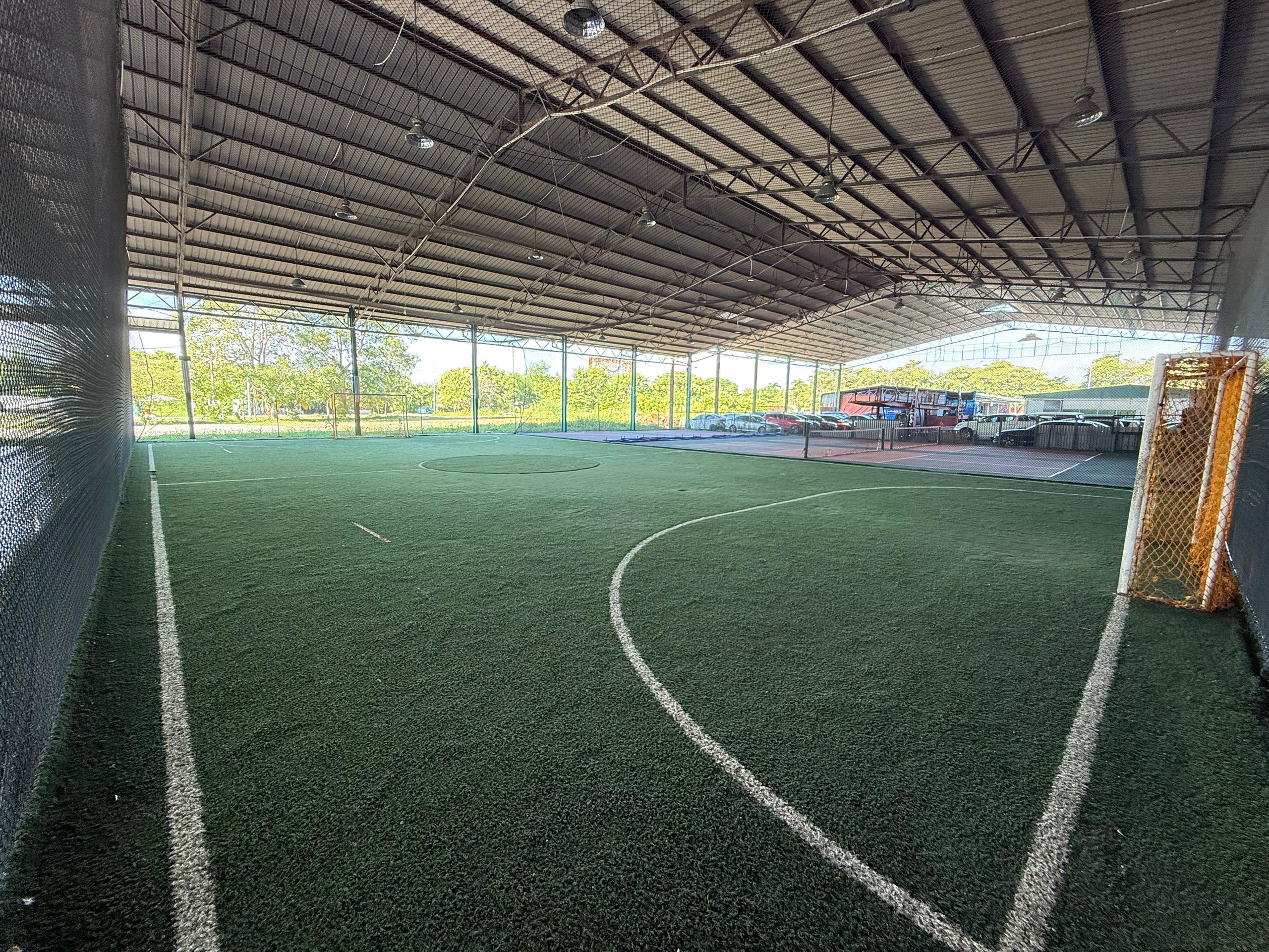 Bro's Sports Arena - Photo 7