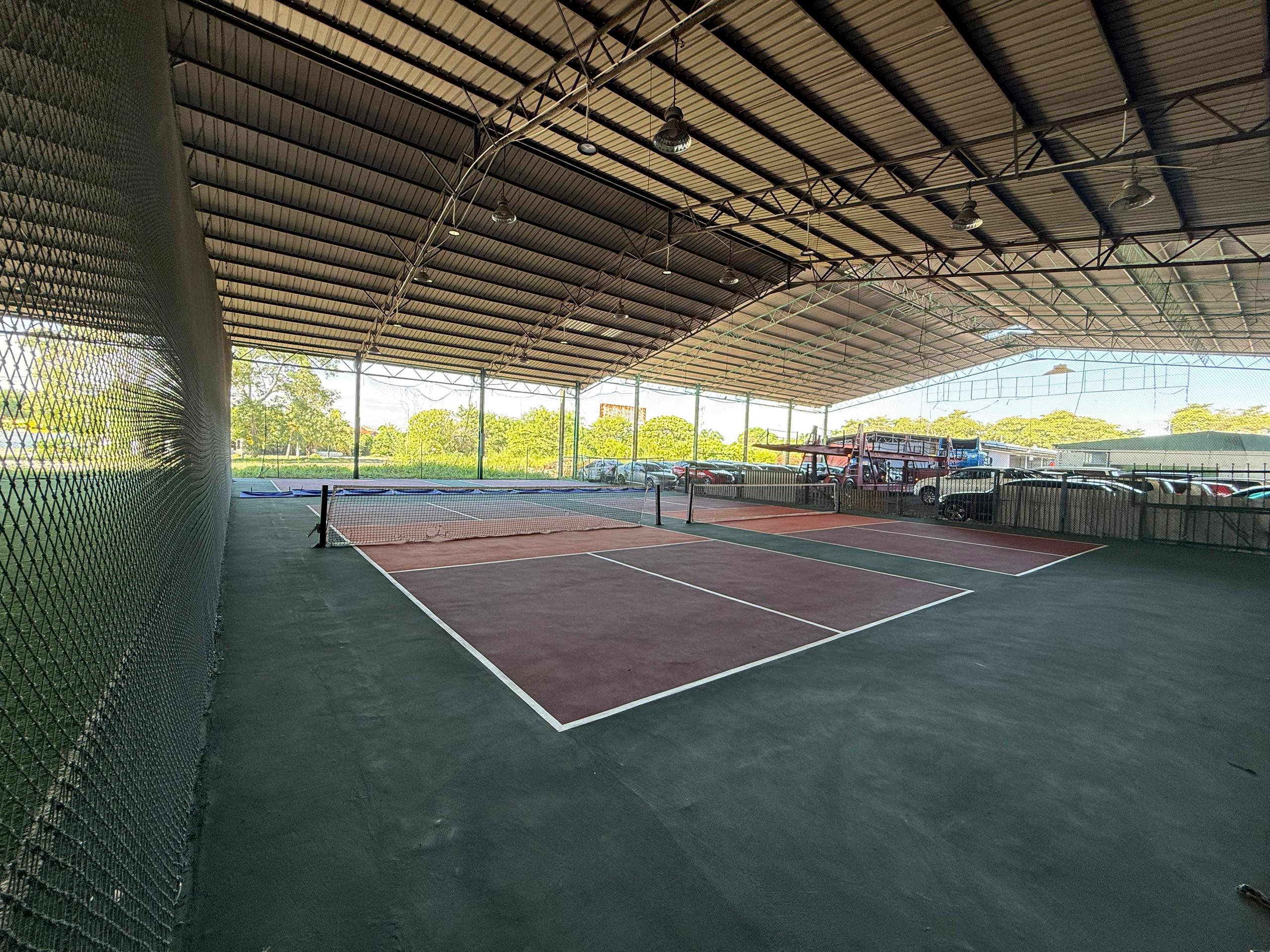 Bro's Sports Arena - Photo 1