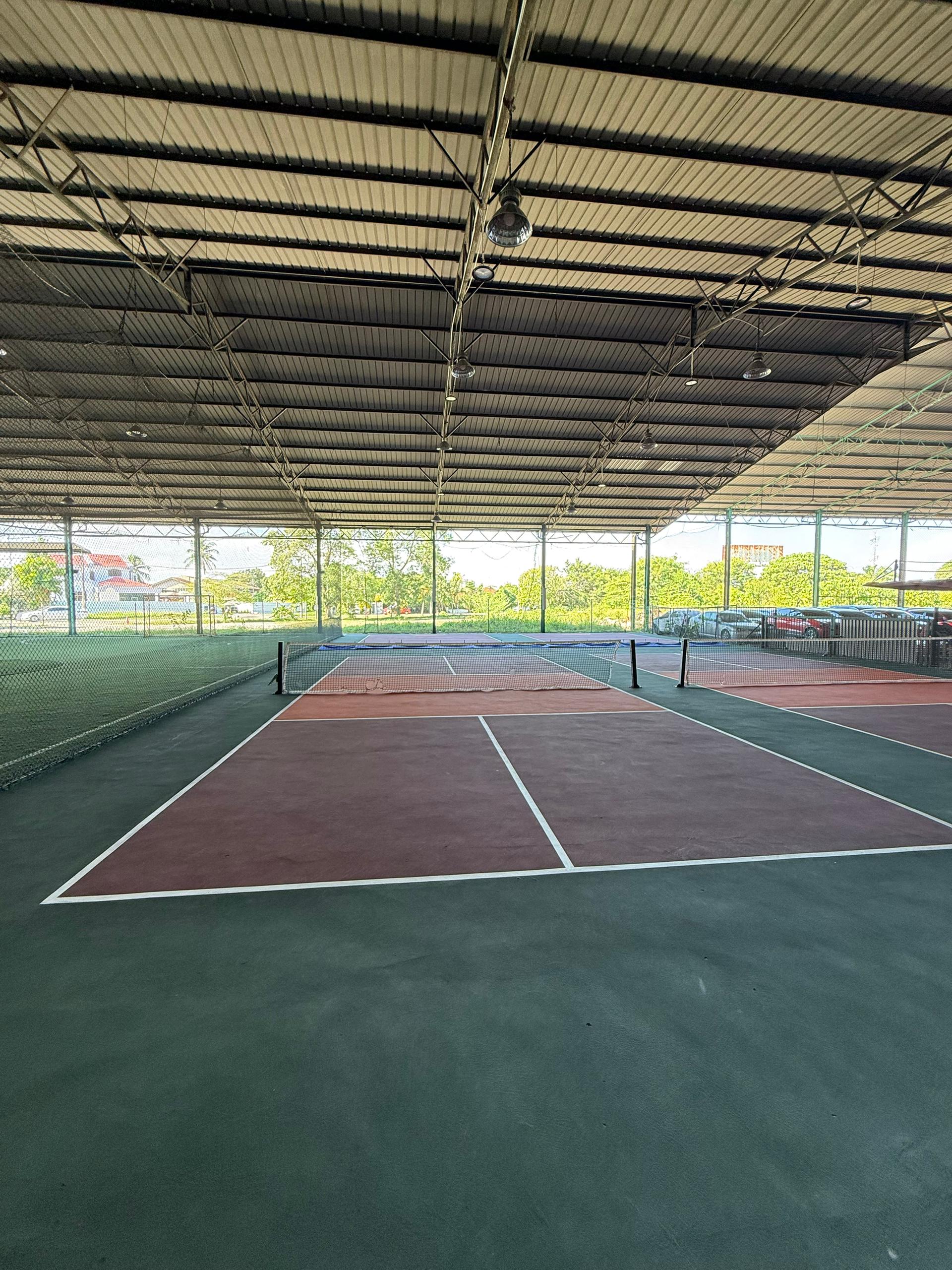 Bro's Sports Arena - Photo 9