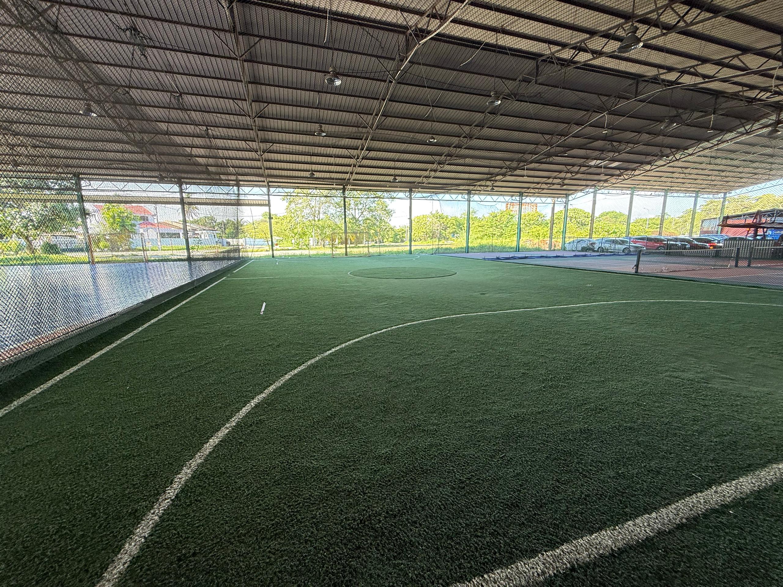 Bro's Sports Arena - Photo 2