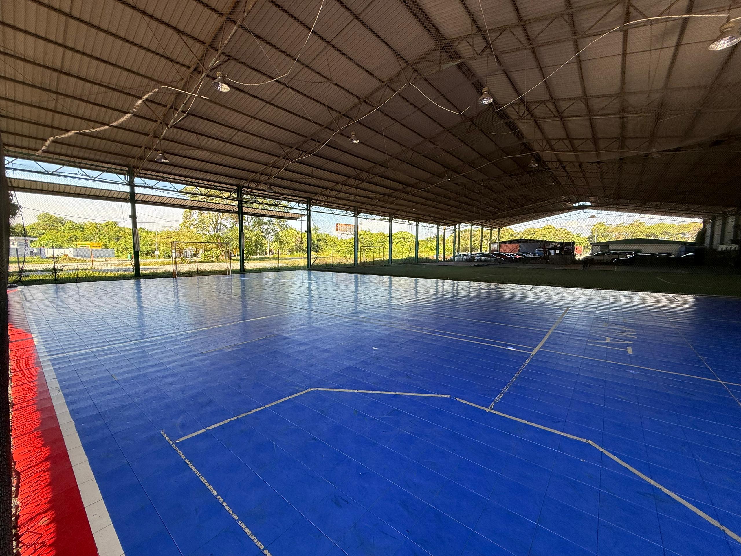 Bro's Sports Arena - Photo 4