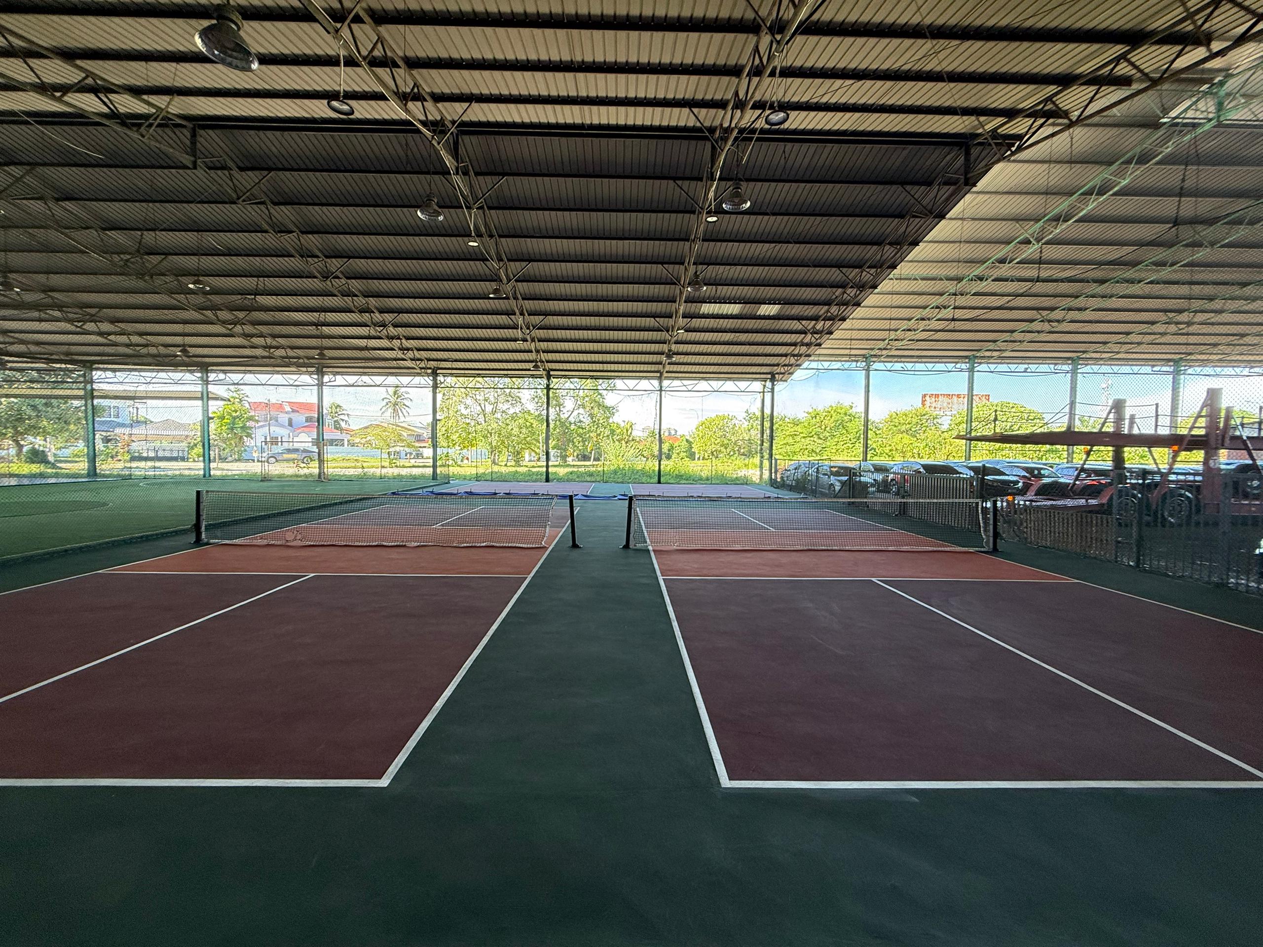 Bro's Sports Arena - Photo 6