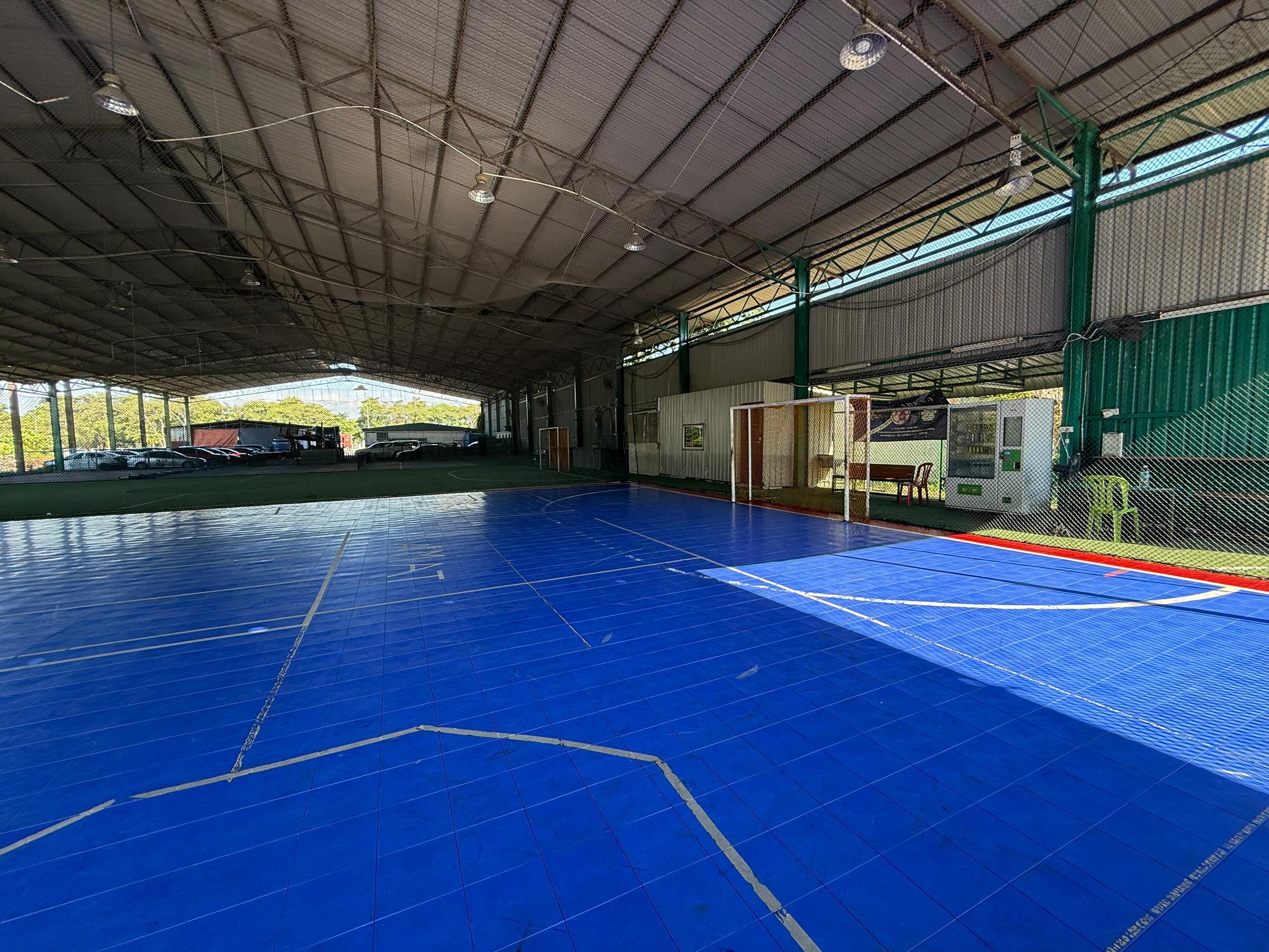 Bro's Sports Arena - Photo 8