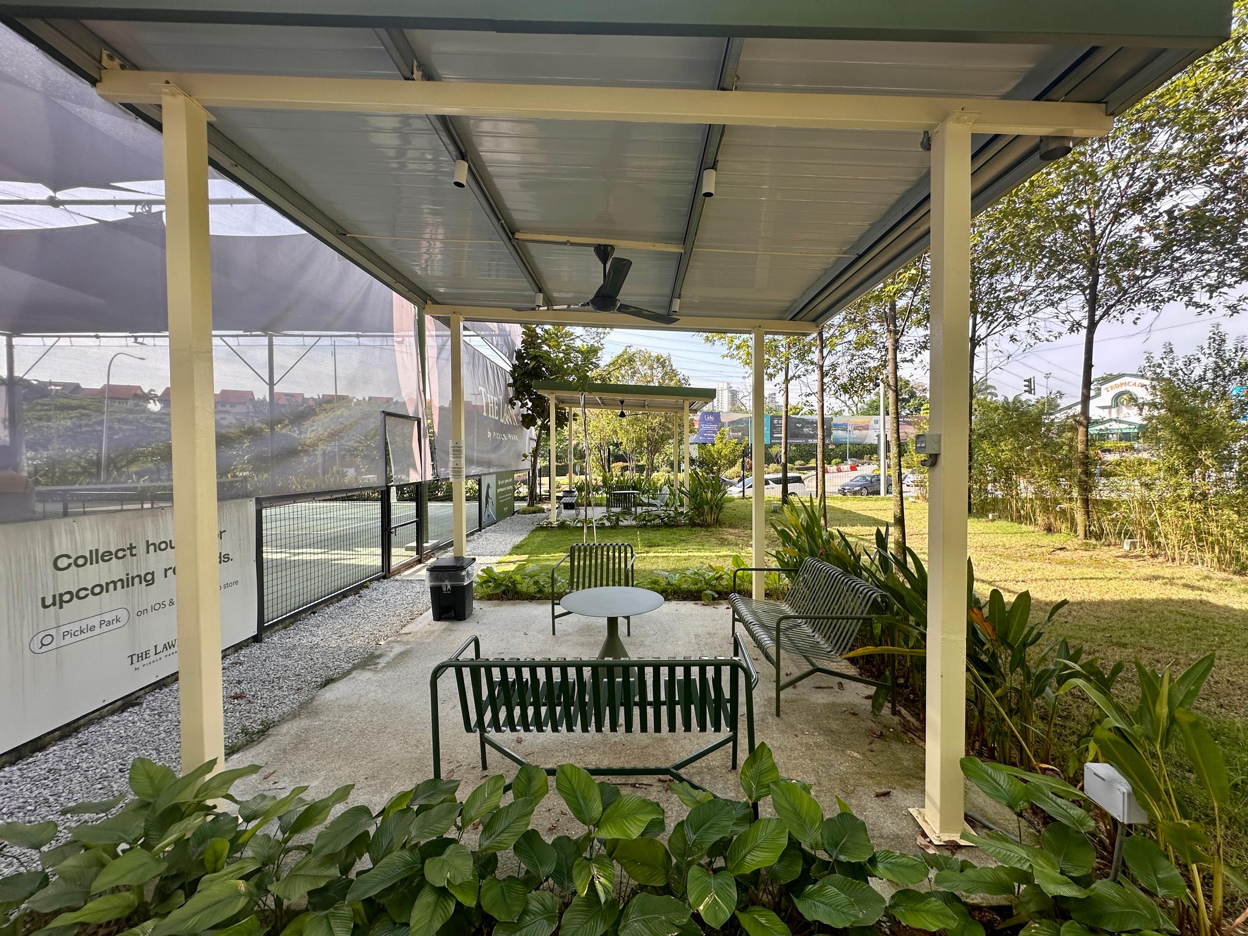 The Lawn - Photo 9