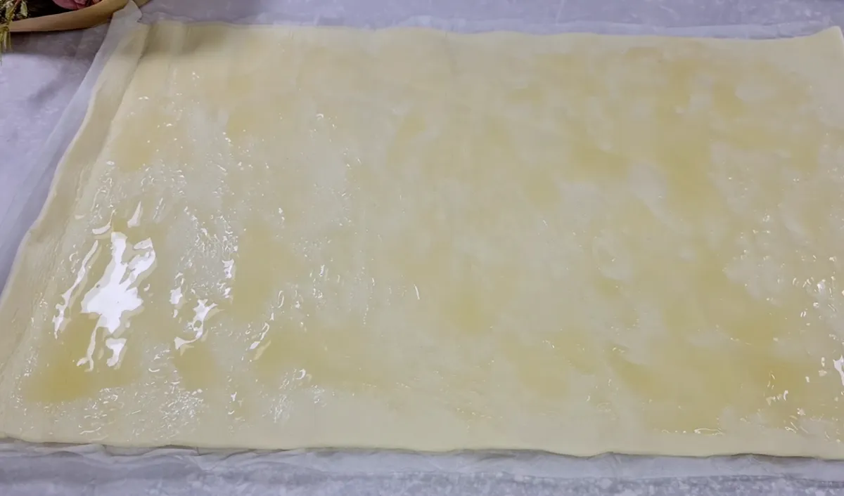 Apple Chocolate Roulade step 9