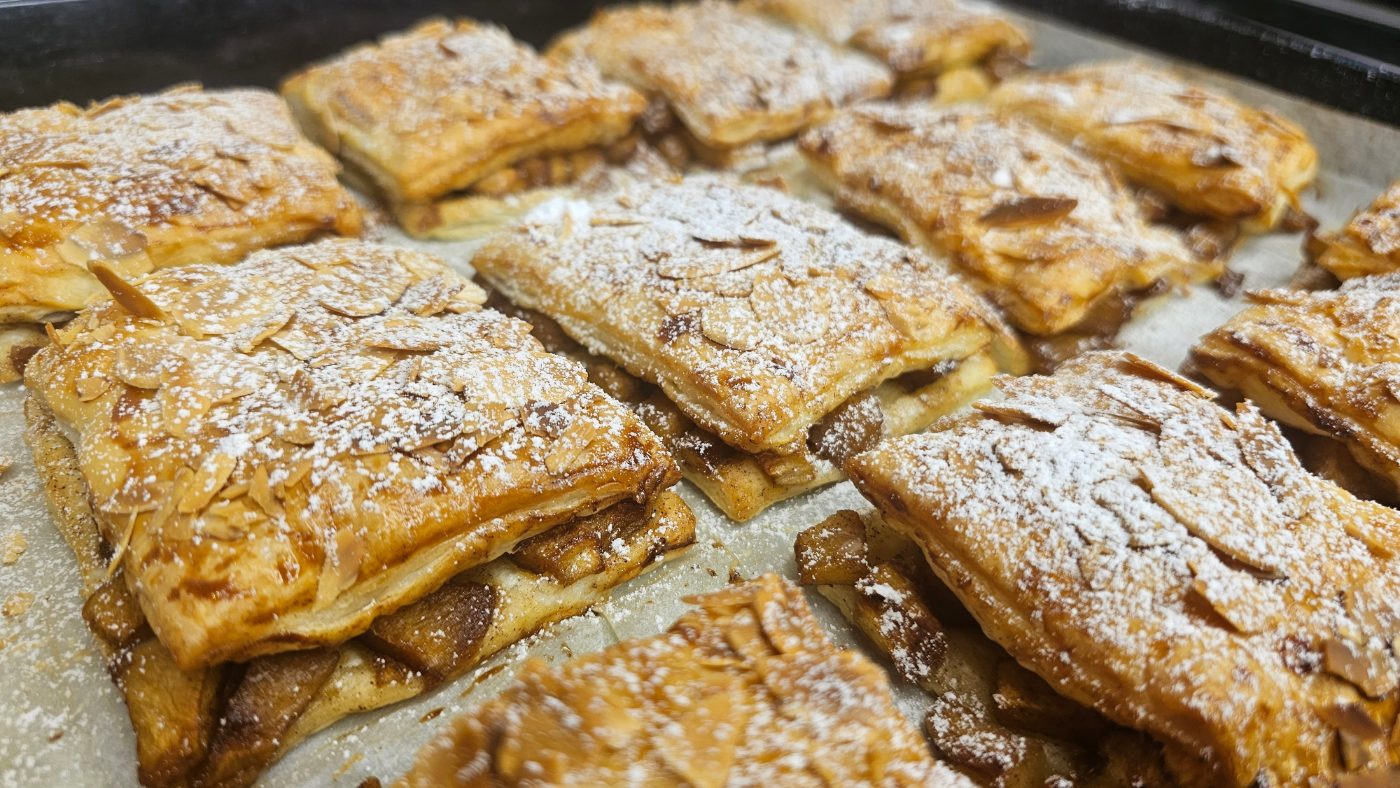 Apple Puff Pastry With Almonds