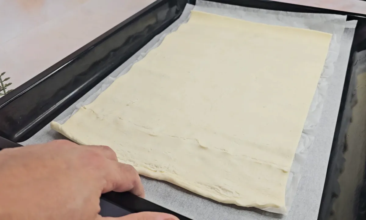 Apple Puff Pastry With Almonds step 8