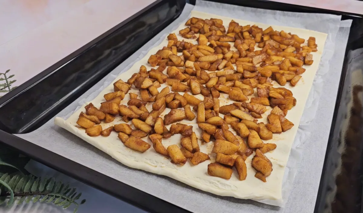 Apple Puff Pastry With Almonds step 9