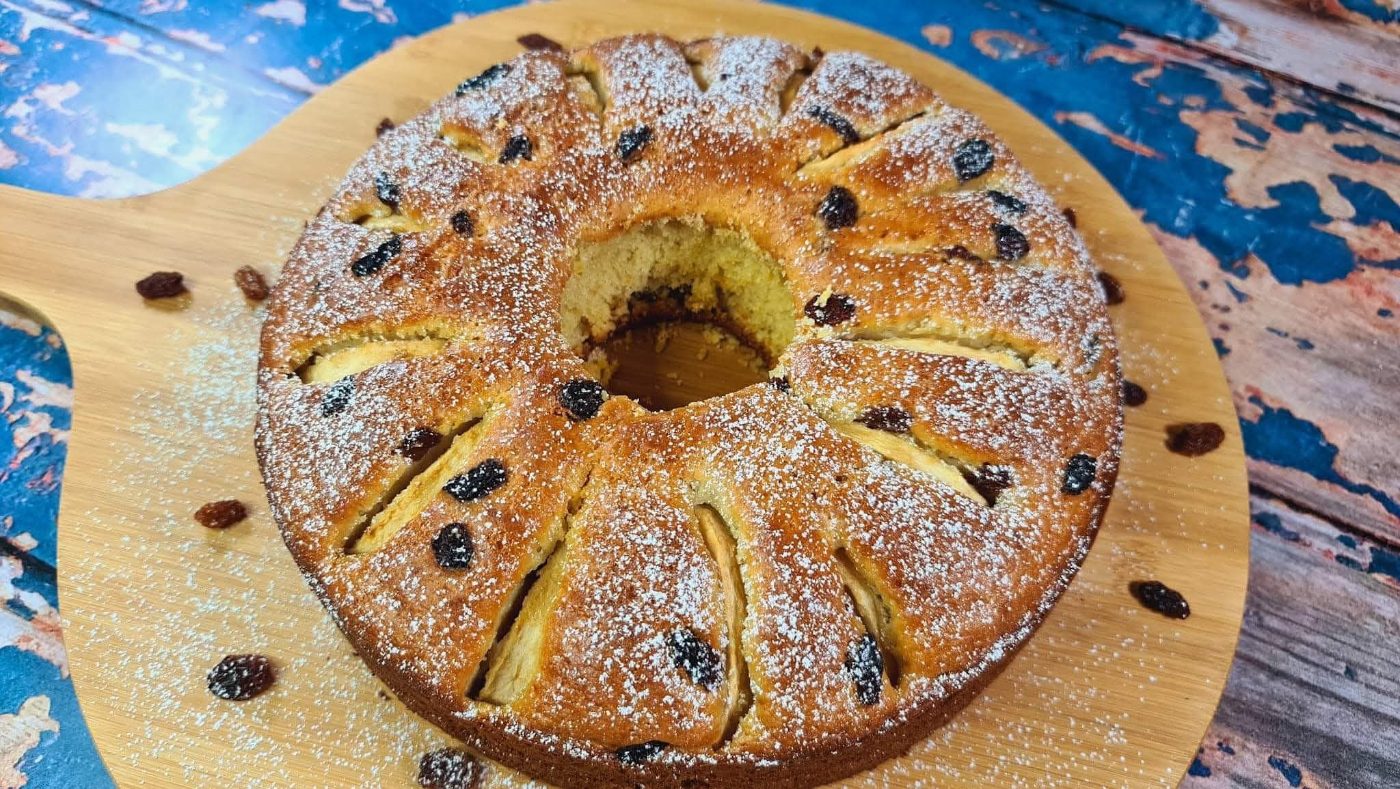 Apple Raisin Cake