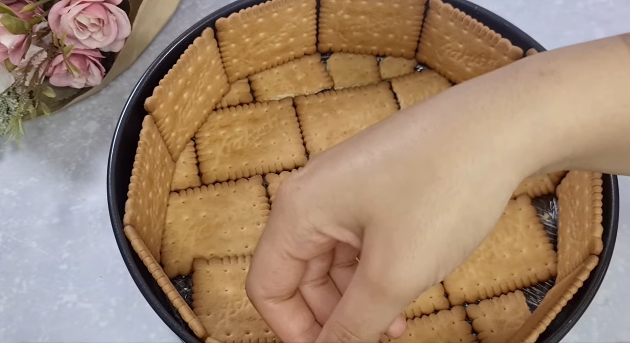 Biscuit Chocolate Vanilla Cake step 1