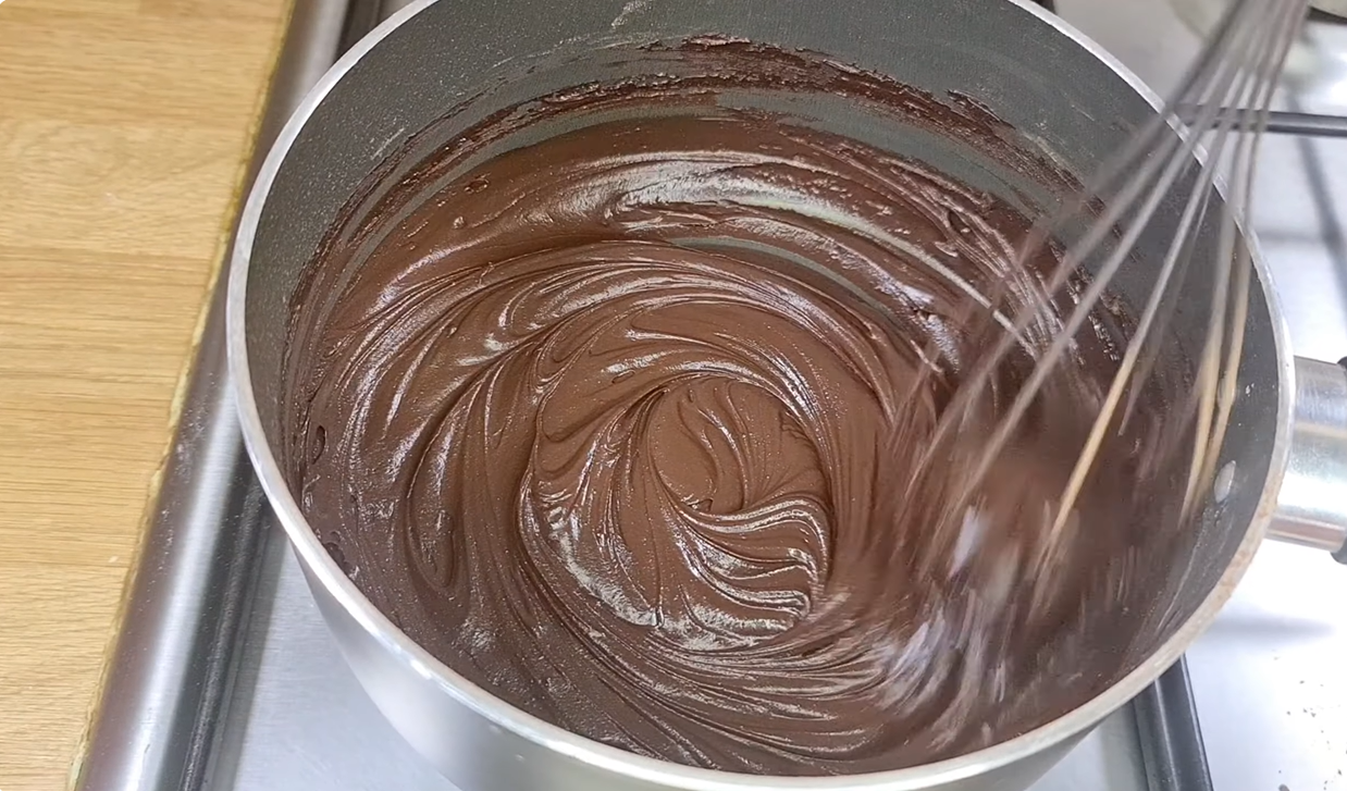 Biscuit Chocolate Vanilla Cake step 9