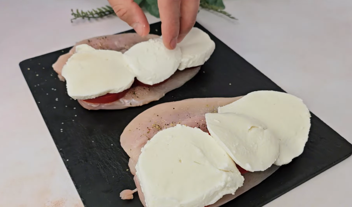 Chicken Mozzarella In a Pan step 6