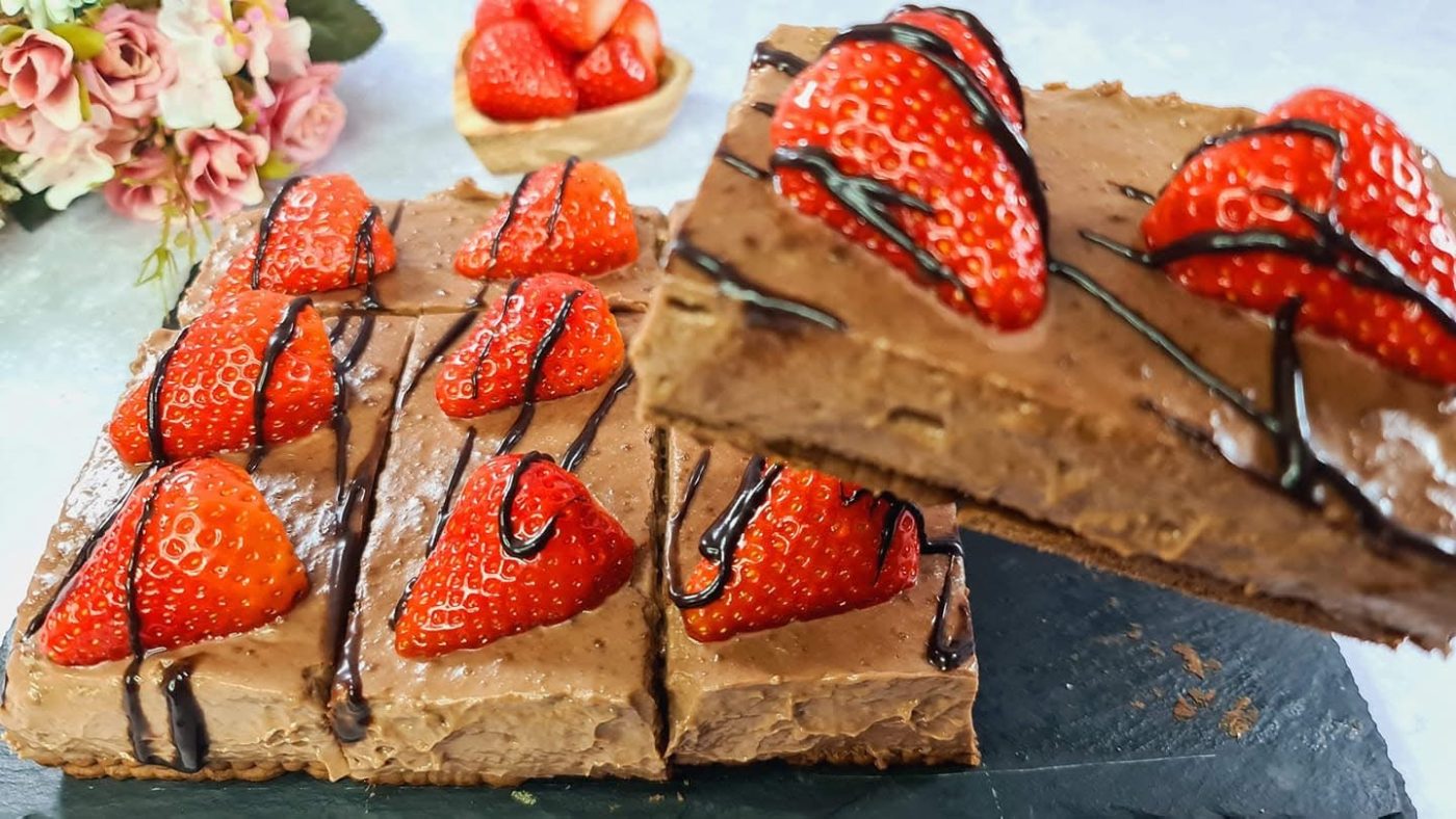 Chocolate Pudding Strawberries Cake