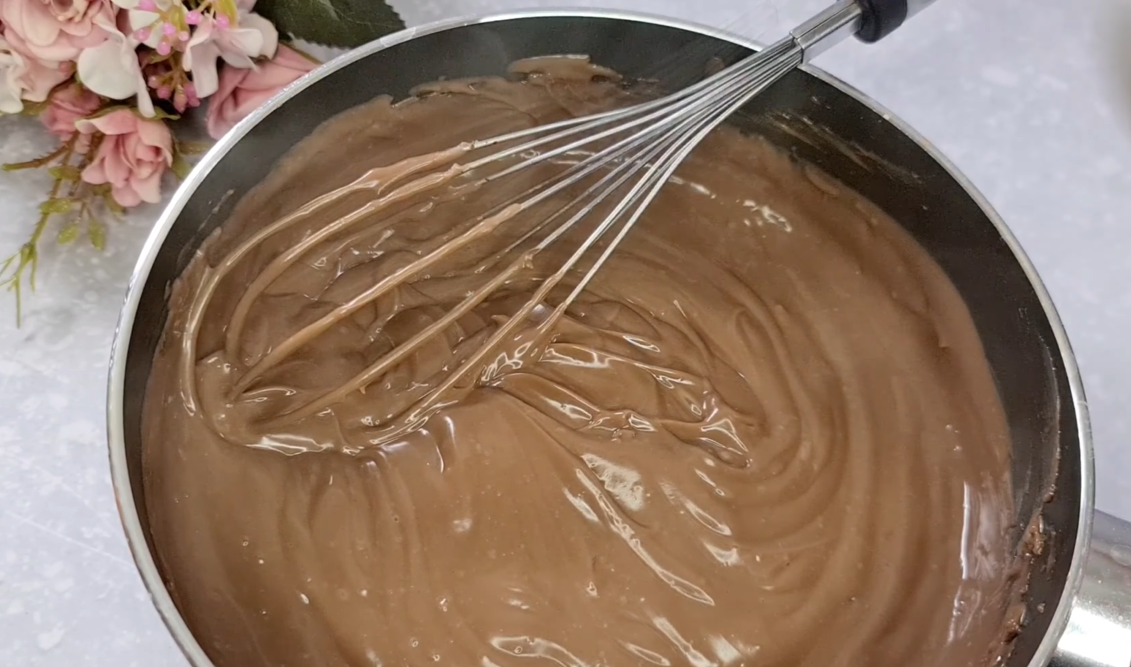 Chocolate Pudding Strawberries Cake step 10