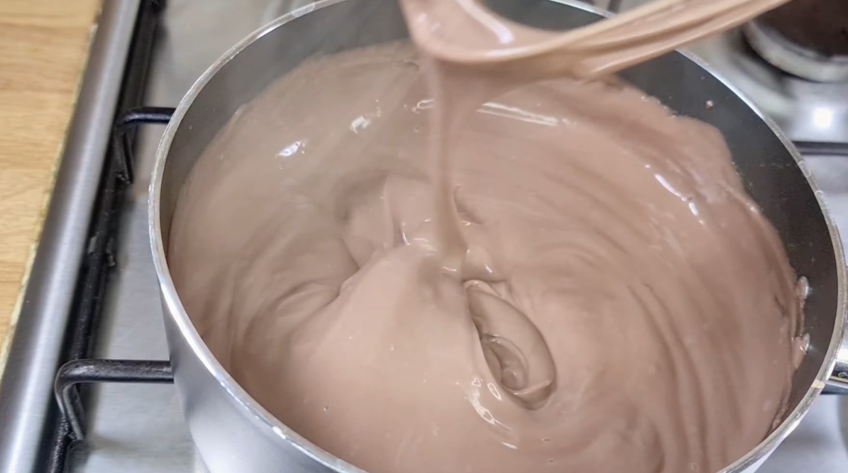 Chocolate Pudding Strawberries Cake step 7