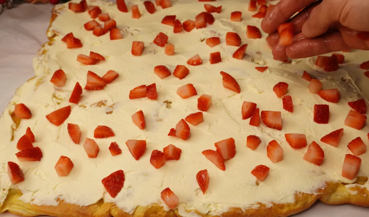 Creamy Strawberry Pancake Roulade step 10