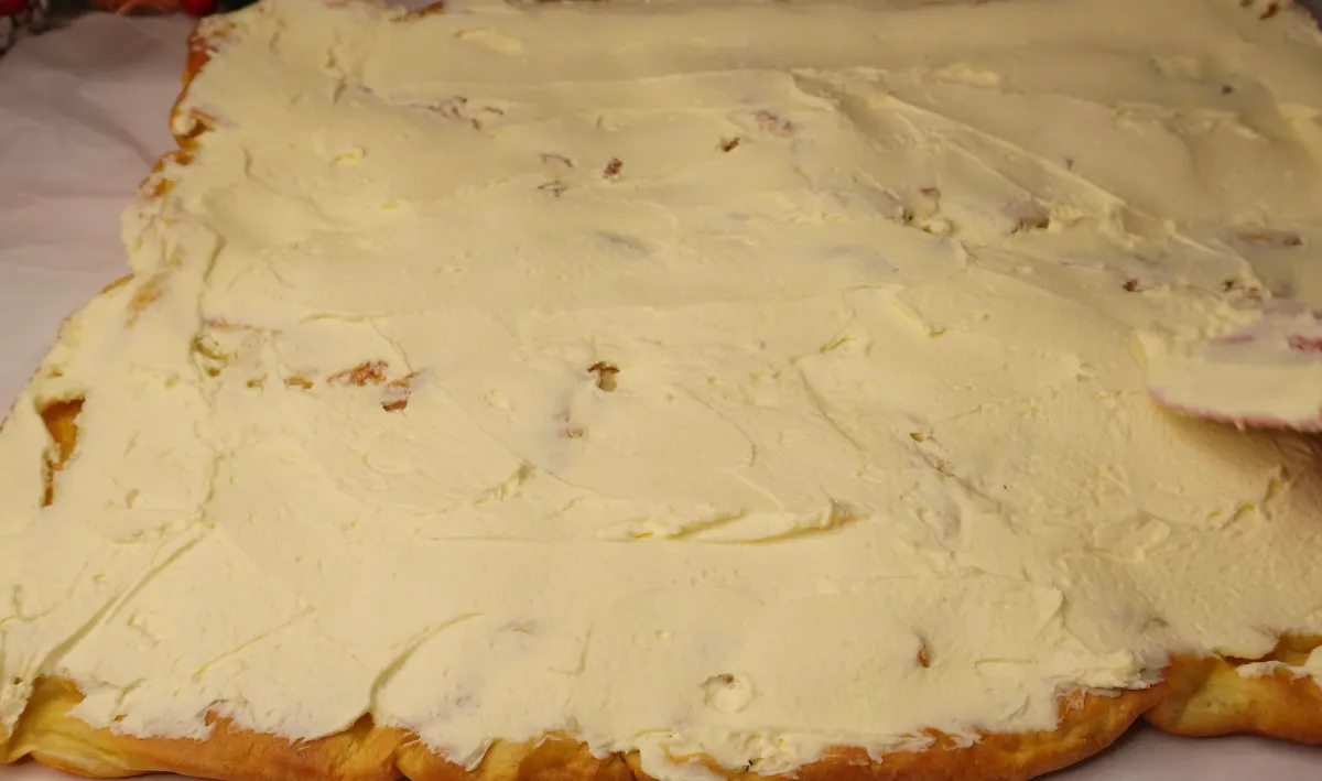 Creamy Strawberry Pancake Roulade step 9