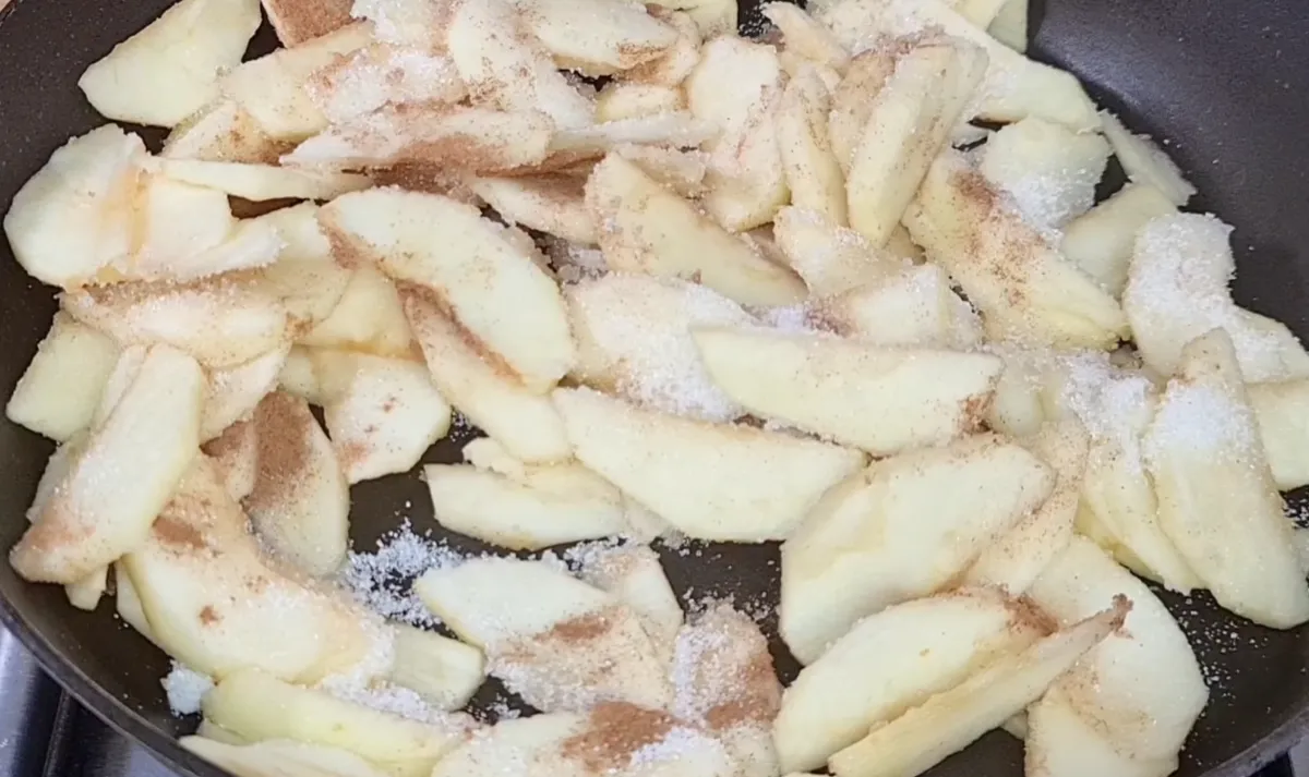 Creamy Vanilla Apple Cake step 9