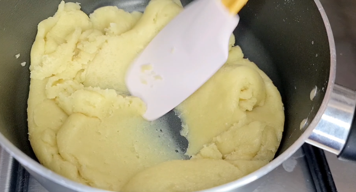 Custard Cream Layer Cake step 10